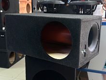 Короб под сабвуфер 12 с трубой (люкс). Цена – 3 990 руб.