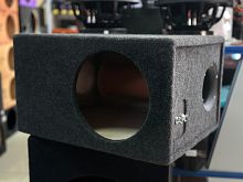 Короб под сабвуфер 10" (труба 110мм, 46л) стандарт. Цена – 2 790 руб.